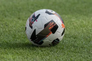 3 morts et de nombreux blessés chez les supporters du MC Alger après l’effondrement d’une tribune lors du match du titre